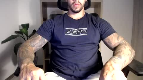 Snapshot of loganhod chatting on May 6, 11:32 pm Logan Wolfp online show from May 6, 11:32 pm