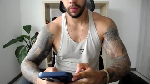 Snapshot of loganhod chatting on May 14, 4:47 pm Logan Wolfp online show from May 14, 4:47 pm