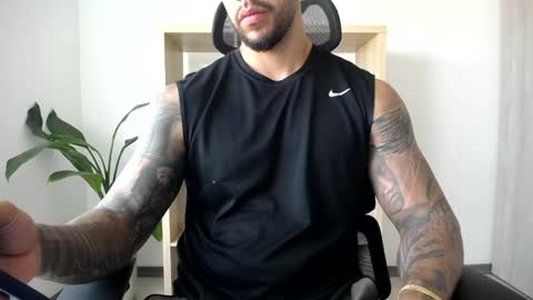 Snapshot of loganhod chatting on May 19, 9:21 pm Logan Wolfp online show from May 19, 9:21 pm