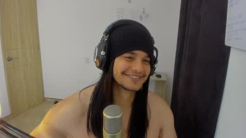 Snapshot of loganhot22 chatting on December 12, 8:47 am Logan online show from December 12, 8:47 am