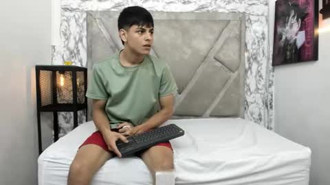 loganjhonson online show from November 1, 4:03 am