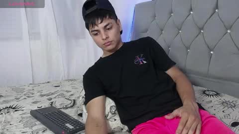 loganjhonson19 online show from April 3, 3:15 am