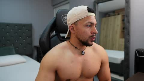 loganmartinx online show from April 4, 11:35 pm