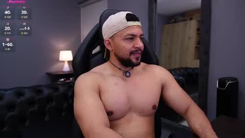 Snapshot of loganmartinx chatting on July 13, 10:45 pm loganmartinx online show from July 13, 10:45 pm