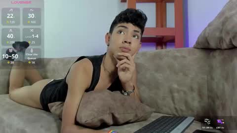 logantwink18 online show from November 4, 6:29 pm