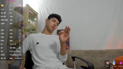 logantwink18 online show from March 26, 2:22 pm