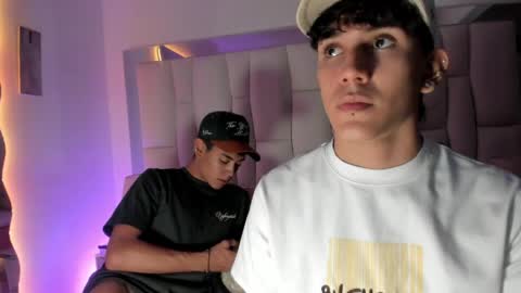 logantwink18 online show from March 27, 2:28 am