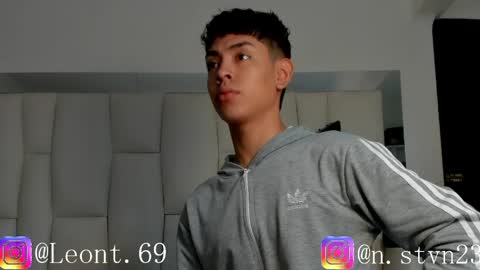 logantwink18 online show from April 20, 1:25 pm