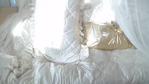 Snapshot of lokagold chatting on November 26, 7:31 am Lilu online show from November 26, 7:31 am