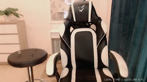  Lola  online show from February 3, 7:51 am