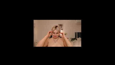  Lola  online show from April 23, 5:41 am