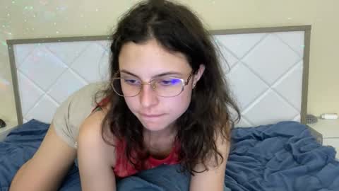 Snapshot of lola_aspis chatting on October 3, 4:48 pm lola_aspis online show from October 3, 4:48 pm