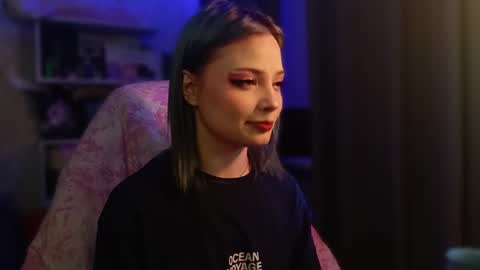 Snapshot of lola_bani_ chatting on December 17, 10:10 am lola online show from December 17, 10:10 am