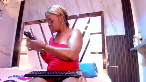 Lola online show from May 16, 11:53 am