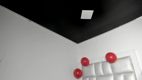 lola_js online show from April 24, 11:56 am