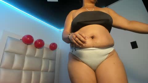Snapshot of lola_js chatting on May 31, 1:07 pm lola_js online show from May 31, 1:07 pm