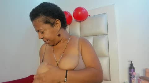Snapshot of lola_js chatting on June 2, 12:18 pm lola_js online show from June 2, 12:18 pm
