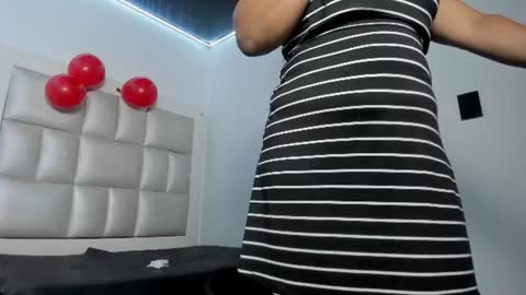 Snapshot of lola_js chatting on June 25, 11:48 am lola_js online show from June 25, 11:48 am