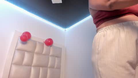 Snapshot of lola_js chatting on July 3, 12:00 pm lola_js online show from July 3, 12:00 pm