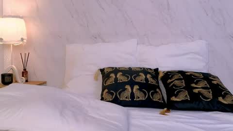 lola_lewis online show from April 11, 7:45 am