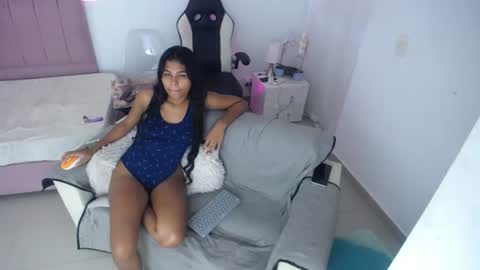 lola_lustrum online show from June 26, 4:11 pm