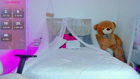 lola oberly online show from March 11, 11:15 pm