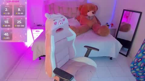 lola oberly online show from September 8, 10:09 pm