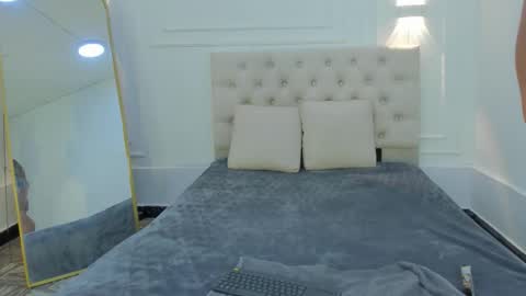 lola red online show from March 28, 7:02 pm