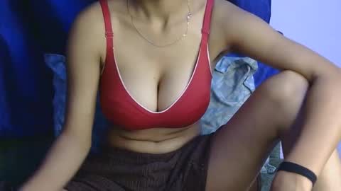 lolaa online show from May 2, 11:04 am