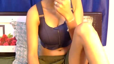 Snapshot of lolaa_darling chatting on July 2, 9:48 am lolaa online show from July 2, 9:48 am