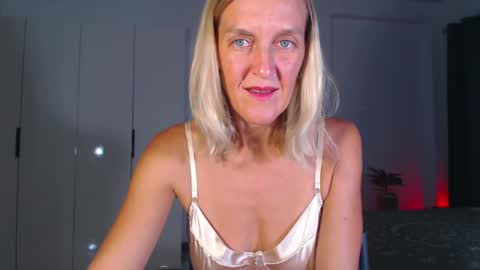Lola online show from April 20, 1:47 pm