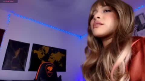 Snapshot of lolaasmith_21 chatting on July 23, 7:45 pm lolaasmith_21 online show from July 23, 7:45 pm