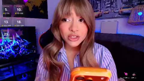 Snapshot of lolaasmith_21 chatting on July 29, 7:23 pm lolaasmith_21 online show from July 29, 7:23 pm