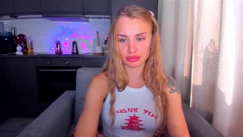 Snapshot of lolabani675452 chatting on September 14, 7:51 am lolabani675452 online show from September 14, 7:51 am