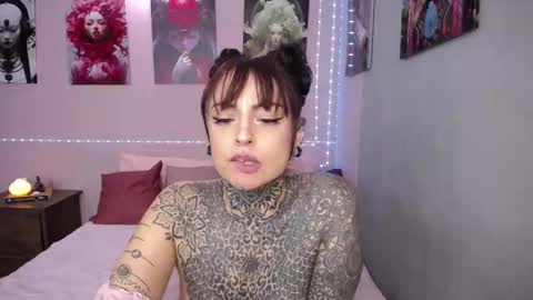 Snapshot of lolabrouse__ chatting on September 25, 5:16 pm Lola online show from September 25, 5:16 pm