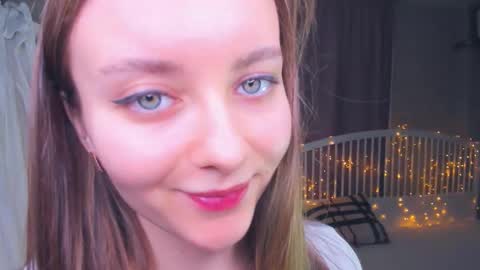 lolacorish online show from January 12, 7:02 am