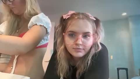 Snapshot of lolafae12 chatting on March 12, 7:09 pm lolafae12 online show from March 12, 7:09 pm