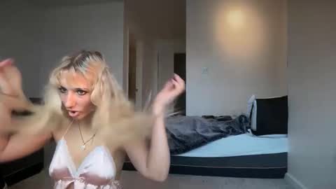 Snapshot of lolafae12 chatting on March 13, 7:42 pm lolafae12 online show from March 13, 7:42 pm