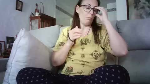 Snapshot of lolahueso chatting on May 18, 2:56 pm LOLA HUESO y ERIC online show from May 18, 2:56 pm