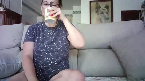 Snapshot of lolahueso chatting on June 9, 2:06 pm LOLA HUESO y ERIC online show from June 9, 2:06 pm