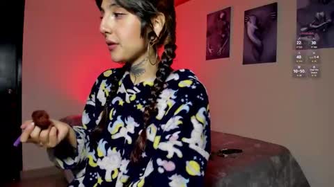 Snapshot of lolaleah_ chatting on November 24, 12:32 am Lola online show from November 24, 12:32 am