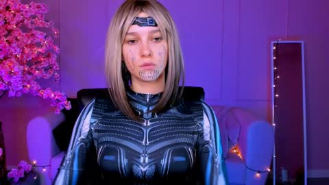 lolalemona online show from December 15, 1:32 pm