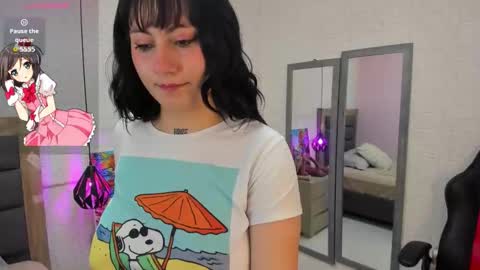 Snapshot of lolamaxi chatting on October 29, 3:20 am LOLA online show from October 29, 3:20 am