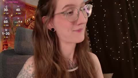 lolami_ online show from May 1, 7:02 am