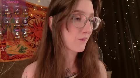 lolami_ online show from May 2, 7:13 am
