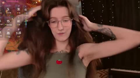 lolami_ online show from May 12, 7:16 am