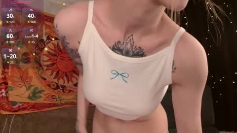 lolami_ online show from May 14, 7:26 am