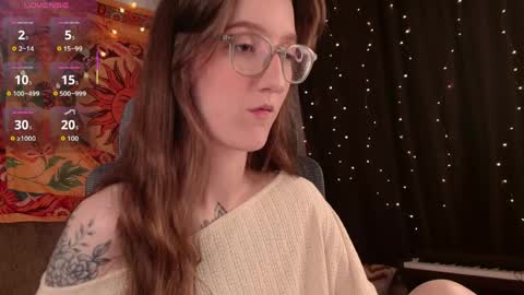 lolami_ online show from May 23, 7:24 am