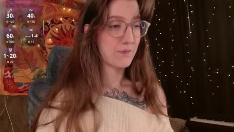 lolami_ online show from June 3, 7:33 am