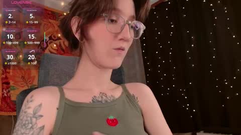 lolami_ online show from June 4, 7:25 am
